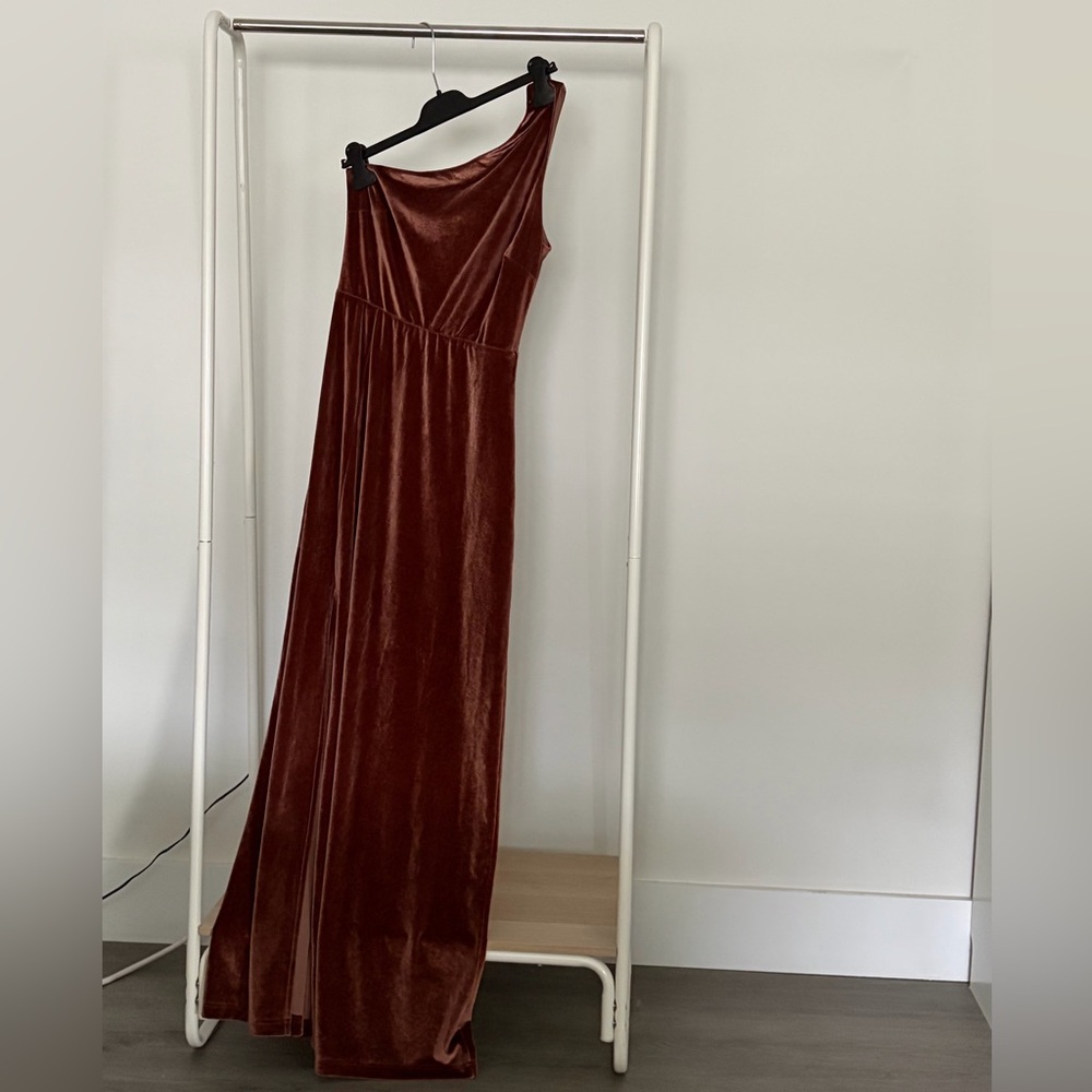 Baltic Born Elegant One-Shoulder Brown Velvet Dress